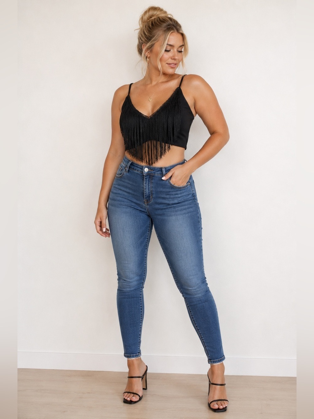 Women’s Fringed V-Neck Crop Tank Top in Black Size 2XL